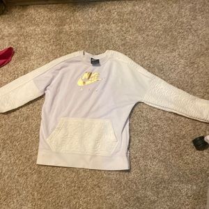 This is a cute crewneck with a little pocket on the fromt